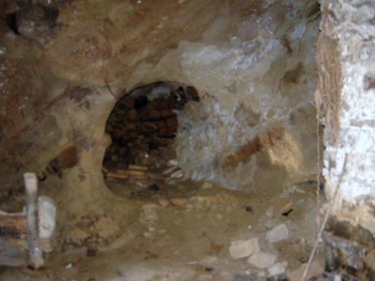 Grotte del “Canale”: Grotticella per la collocazione della botticella del vino.