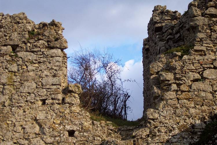 La porta d’ingresso al fortilizio/castello.