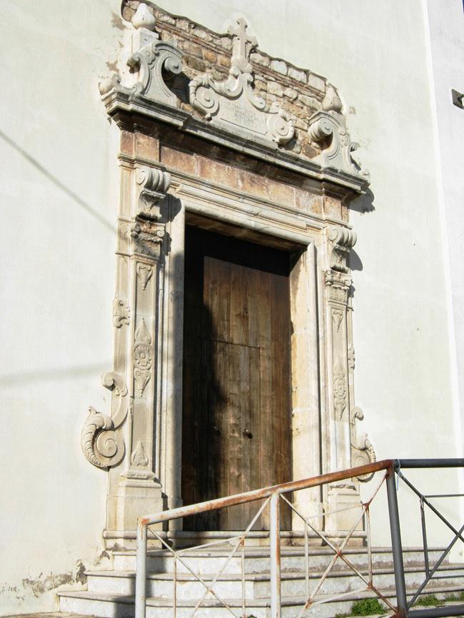 Il portale baroccheggiante del Convento dopo il restauro