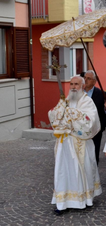 3 Maggio 2015: Padre Riccardo Fabiano con la Reliquia del Legno Santo