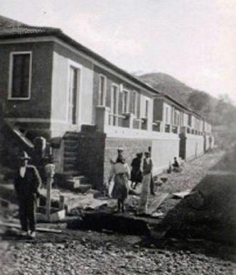 1930: Si lavora per la costruzione delle “Casette asismiche”